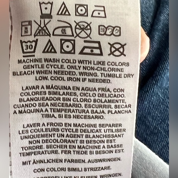 GUESS SZ XL LIGHT WEIGHT PURPOSELY DISTRESSED JEAN BUTTON DOWN SHIRT EUC - Picture 9 of 10